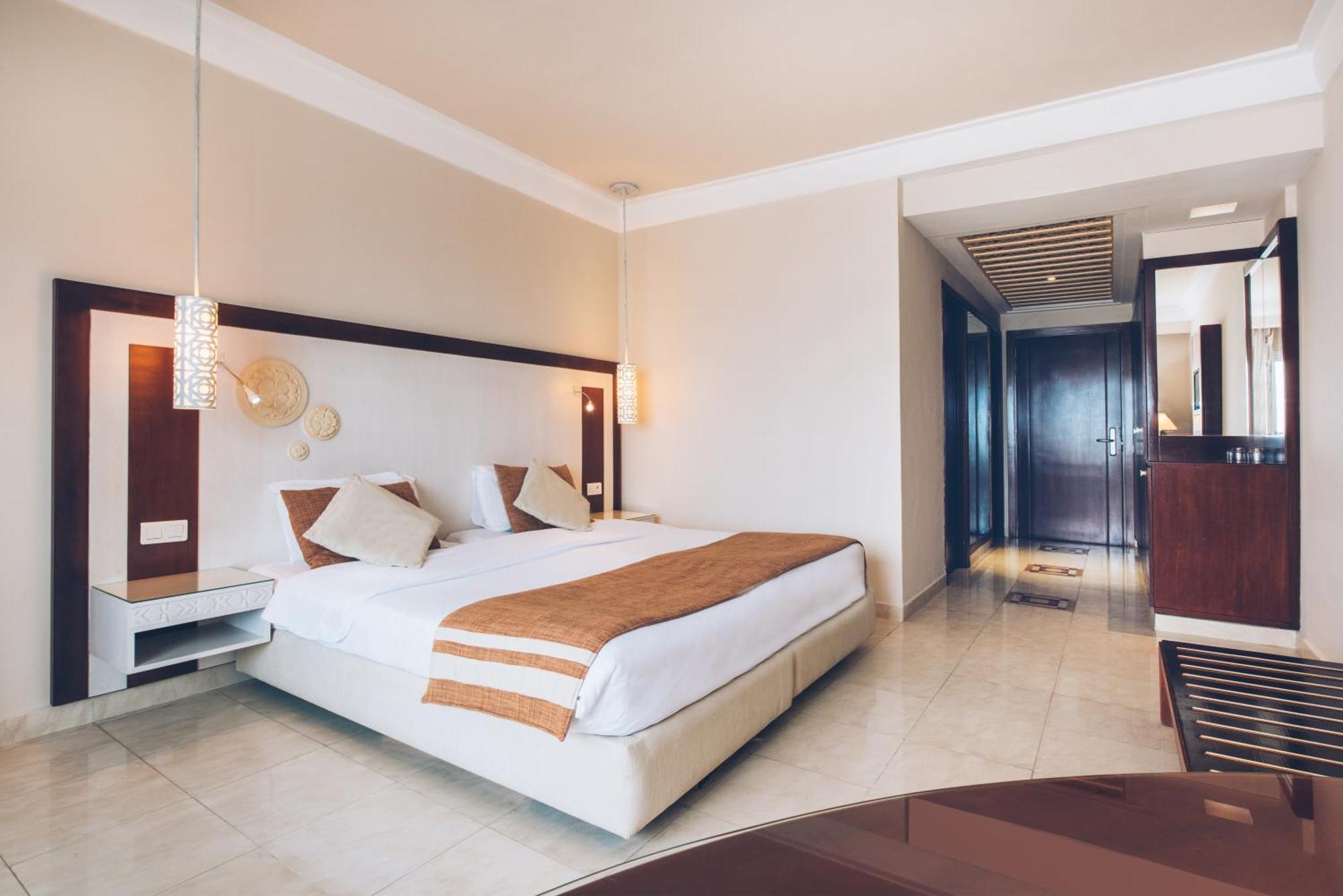 Chambre Double ou Lits Jumeaux - Vue Partielle sur Mer